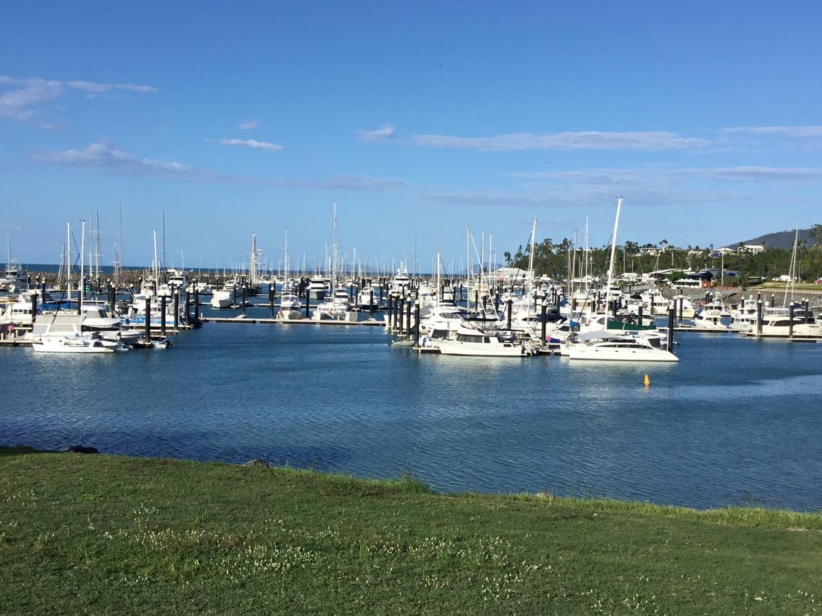Marina View Apartment Airlie Beach Bagian luar foto